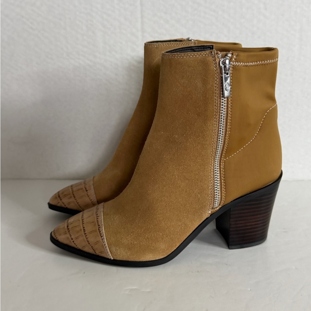 Donald Pliner Women's Waldon Leather Bootie Caramel Size 8.5